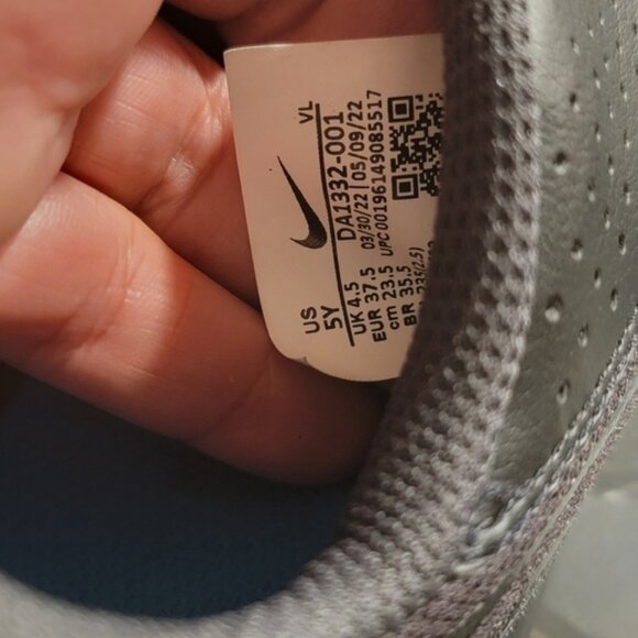 Nike Tempo Sneakers - Picture 3 of 8